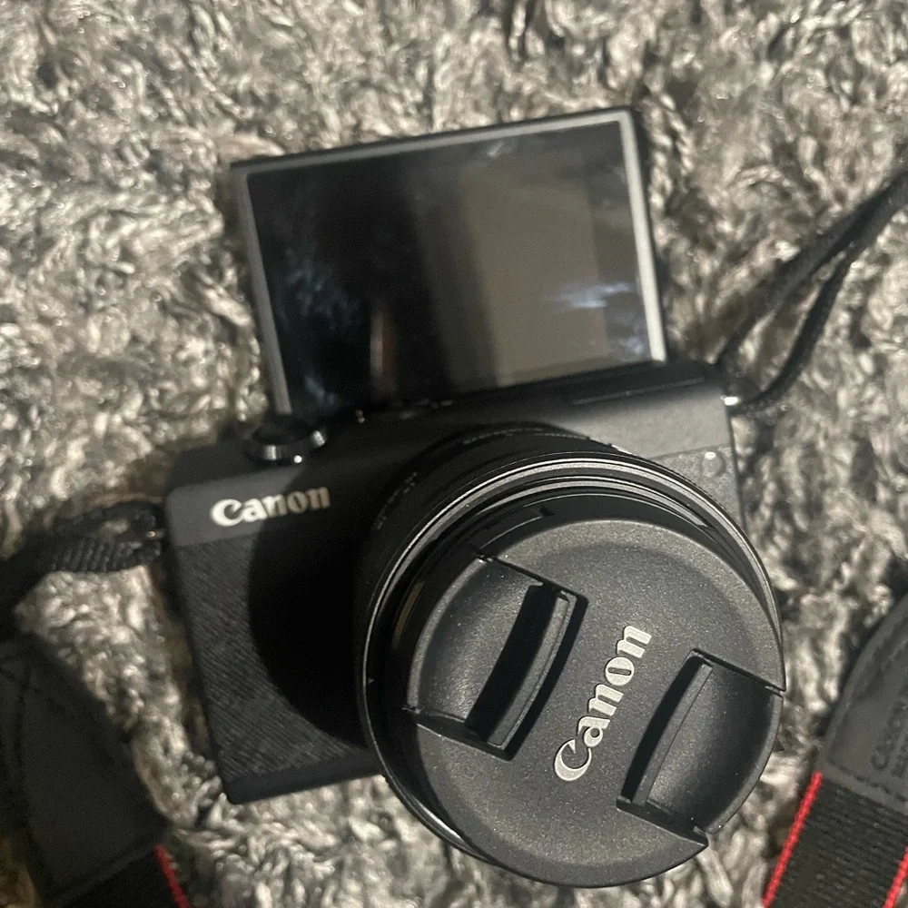 Canon camera content creator kit. M200 mirrorless camera